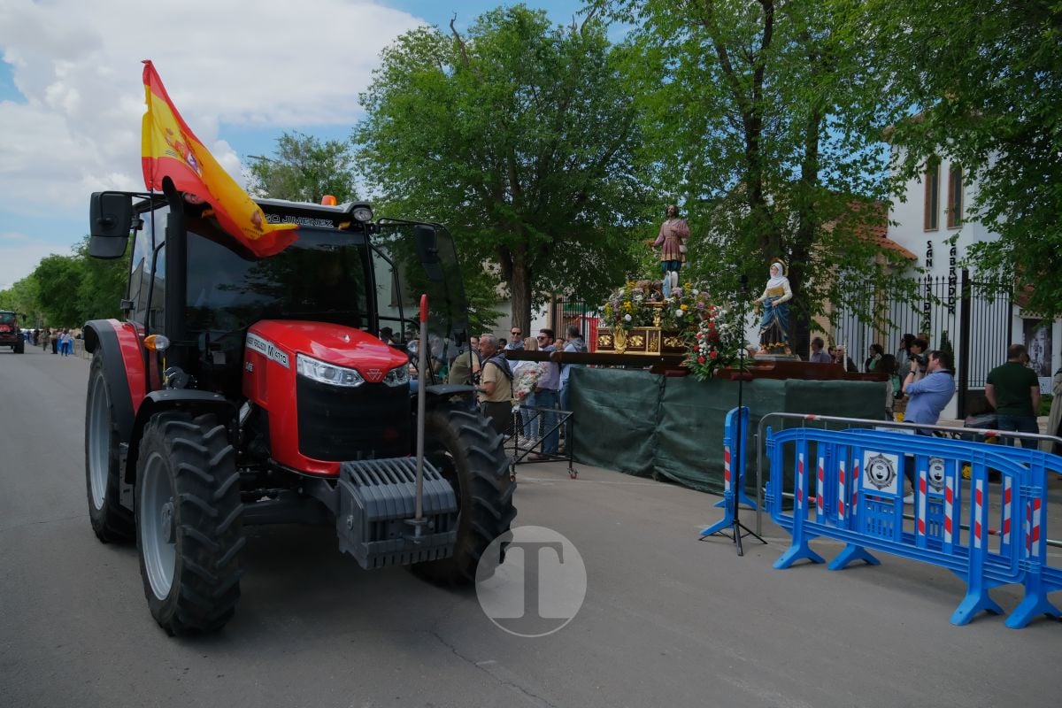 San Isidro cierra sus fiestas en Tomelloso con procesión y medio centenar de tractores