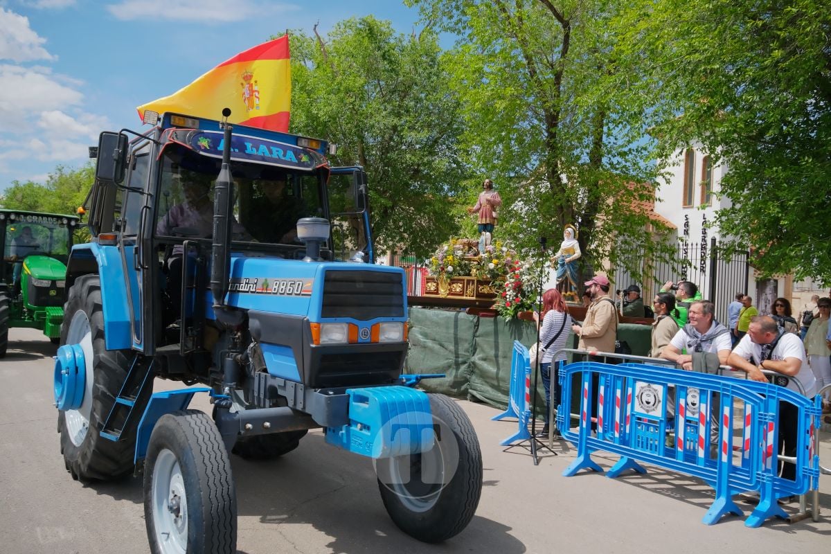 San Isidro cierra sus fiestas en Tomelloso con procesión y medio centenar de tractores