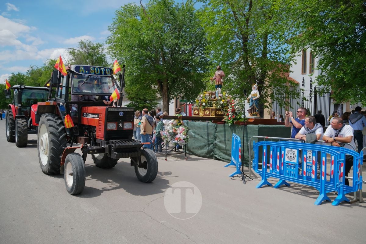 San Isidro cierra sus fiestas en Tomelloso con procesión y medio centenar de tractores
