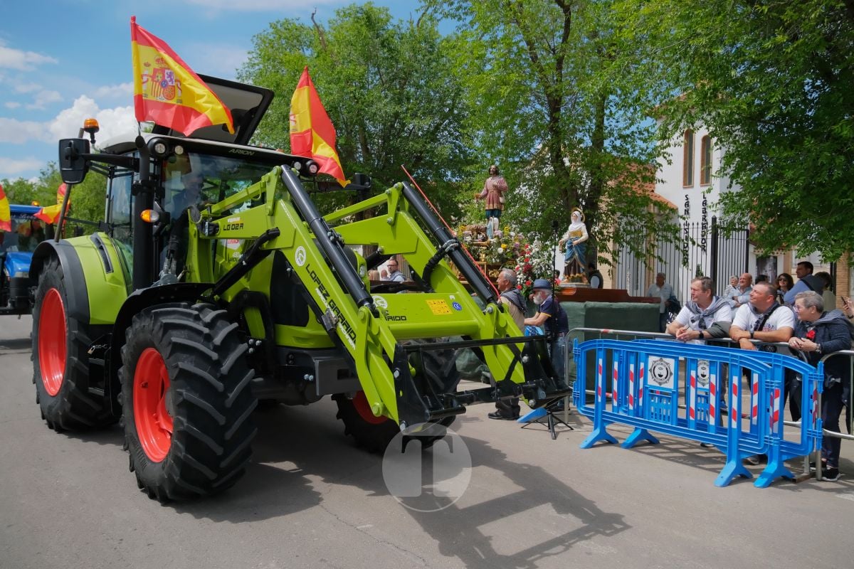 San Isidro cierra sus fiestas en Tomelloso con procesión y medio centenar de tractores