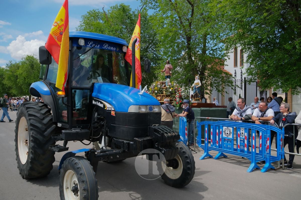 San Isidro cierra sus fiestas en Tomelloso con procesión y medio centenar de tractores