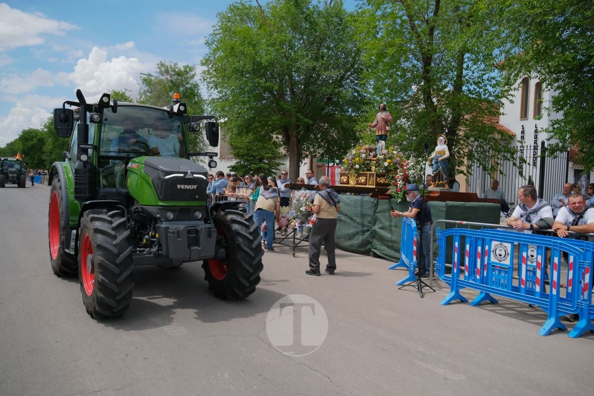 San Isidro cierra sus fiestas en Tomelloso con procesión y medio centenar de tractores