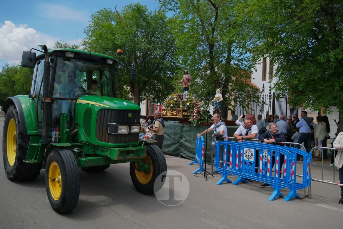 San Isidro cierra sus fiestas en Tomelloso con procesión y medio centenar de tractores