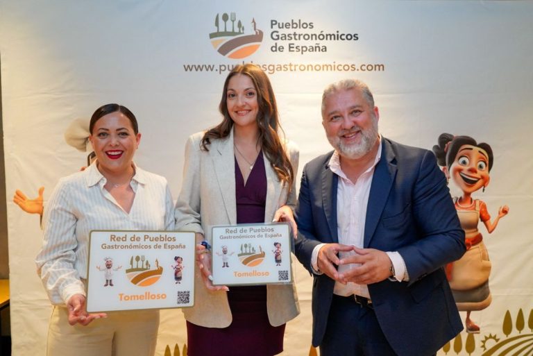 Tomelloso recibe la placa de miembro fundador de la Red de Pueblos Gastronómicos de España