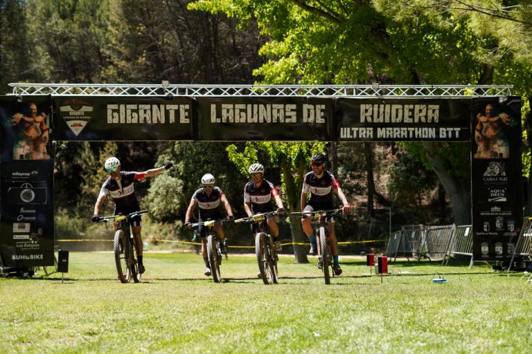 La VI Gigante Lagunas de Ruidera reúne a casi 700 ciclistas en un entorno “digno de película”
