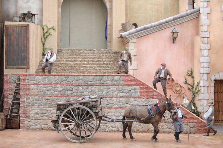 Se enterraron animales dentro del propio parque: Puy du Fou despide a tres empleados