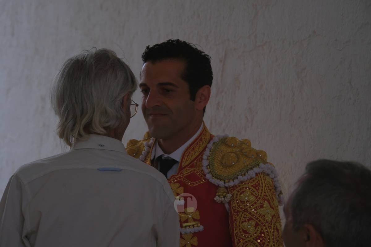 Antonio Linares celebra diez años de su alternativa con cuatro orejas en una tarde marcada por la lluvia