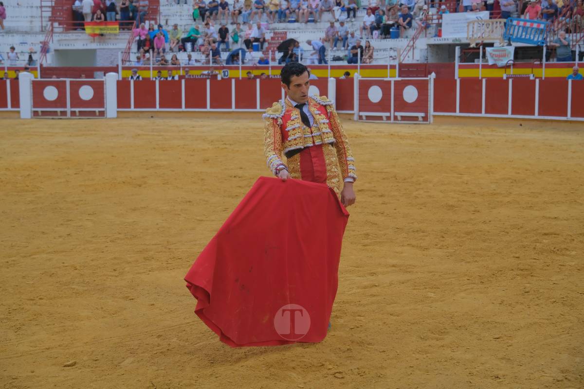 Antonio Linares celebra diez años de su alternativa con cuatro orejas en una tarde marcada por la lluvia