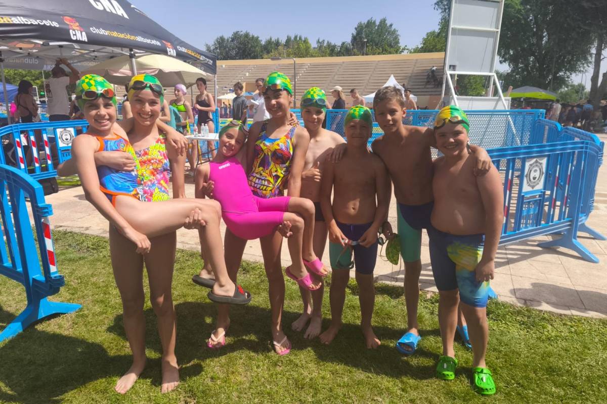 El Club Natación Tomelloso se sube al podio regional con un brillante tercer puesto por equipos