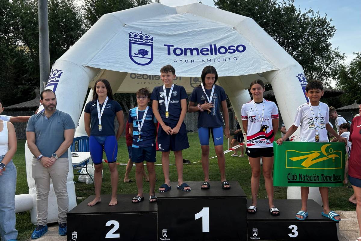 El Club Natación Tomelloso se sube al podio regional con un brillante tercer puesto por equipos