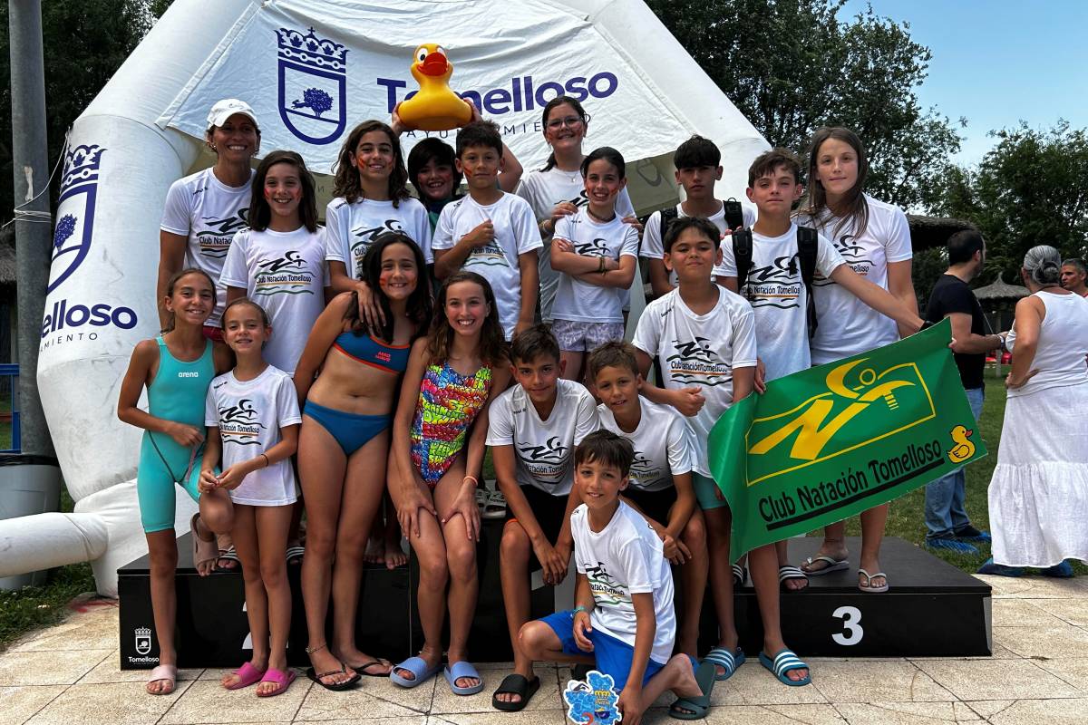 El Club Natación Tomelloso se sube al podio regional con un brillante tercer puesto por equipos