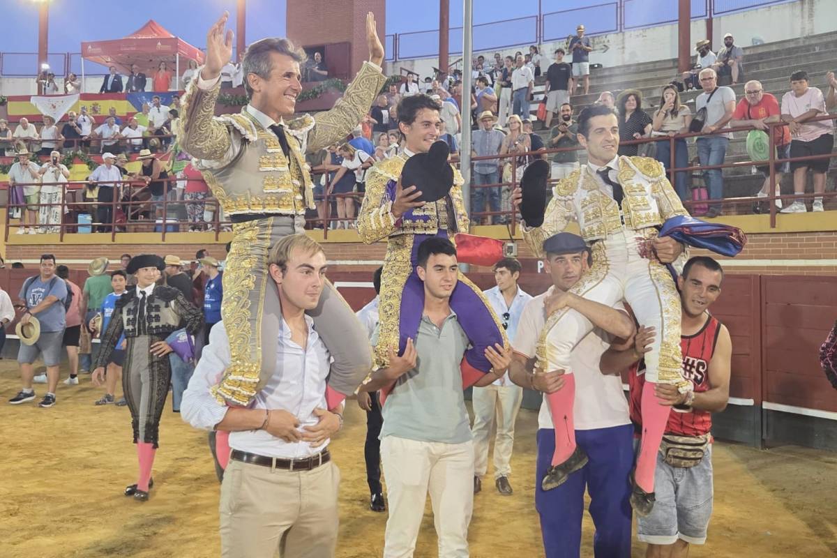 Antonio Linares conquista el Día de la Provincia con una actuación de firmeza y personalidad
