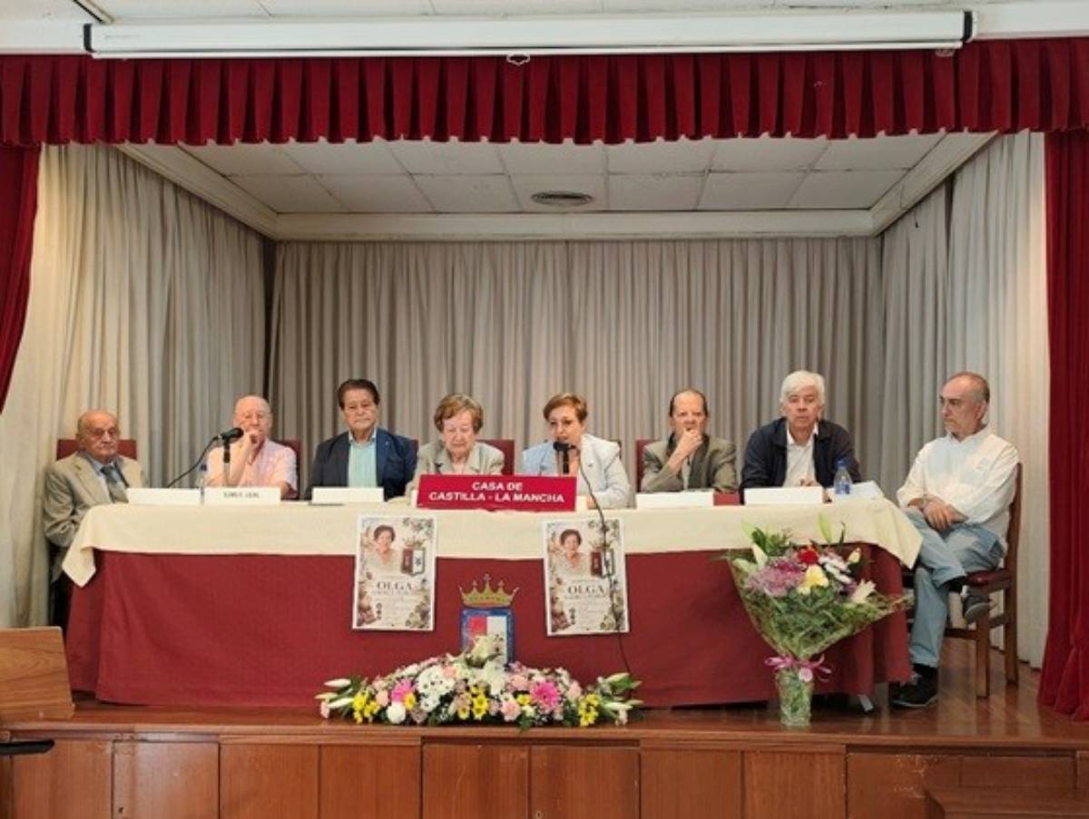 Homenaje a la tomellosera Olga Alberca tras más de cuatro décadas de compromiso con Castilla-La Mancha en Madrid