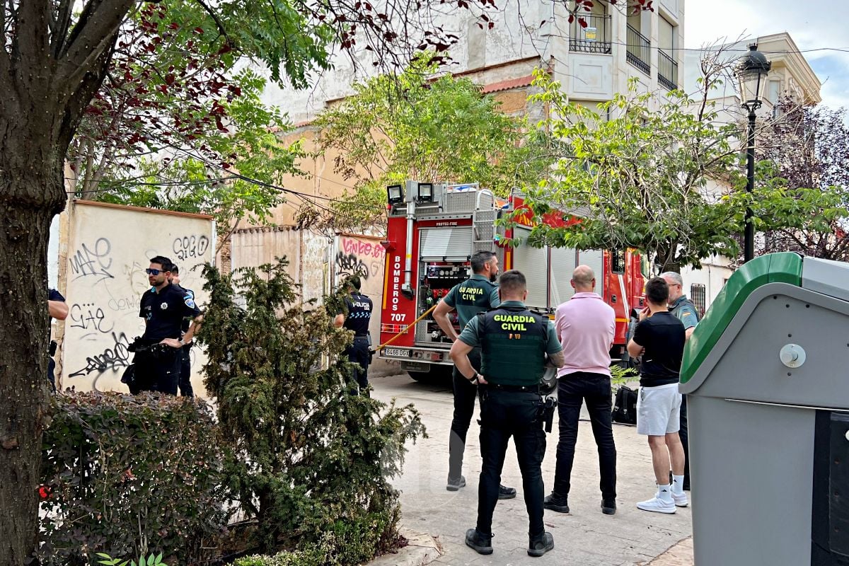 Un incendio calcina la vegetación de un solar en la calle Don Víctor Peñasco de Tomelloso