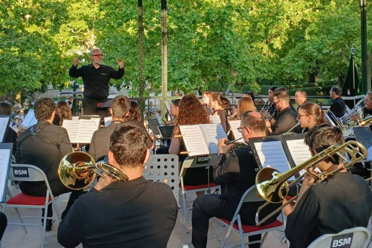 La Unión Musical Ciudad de Tomelloso conquista al público del Retiro con un concierto que terminó con dos bises