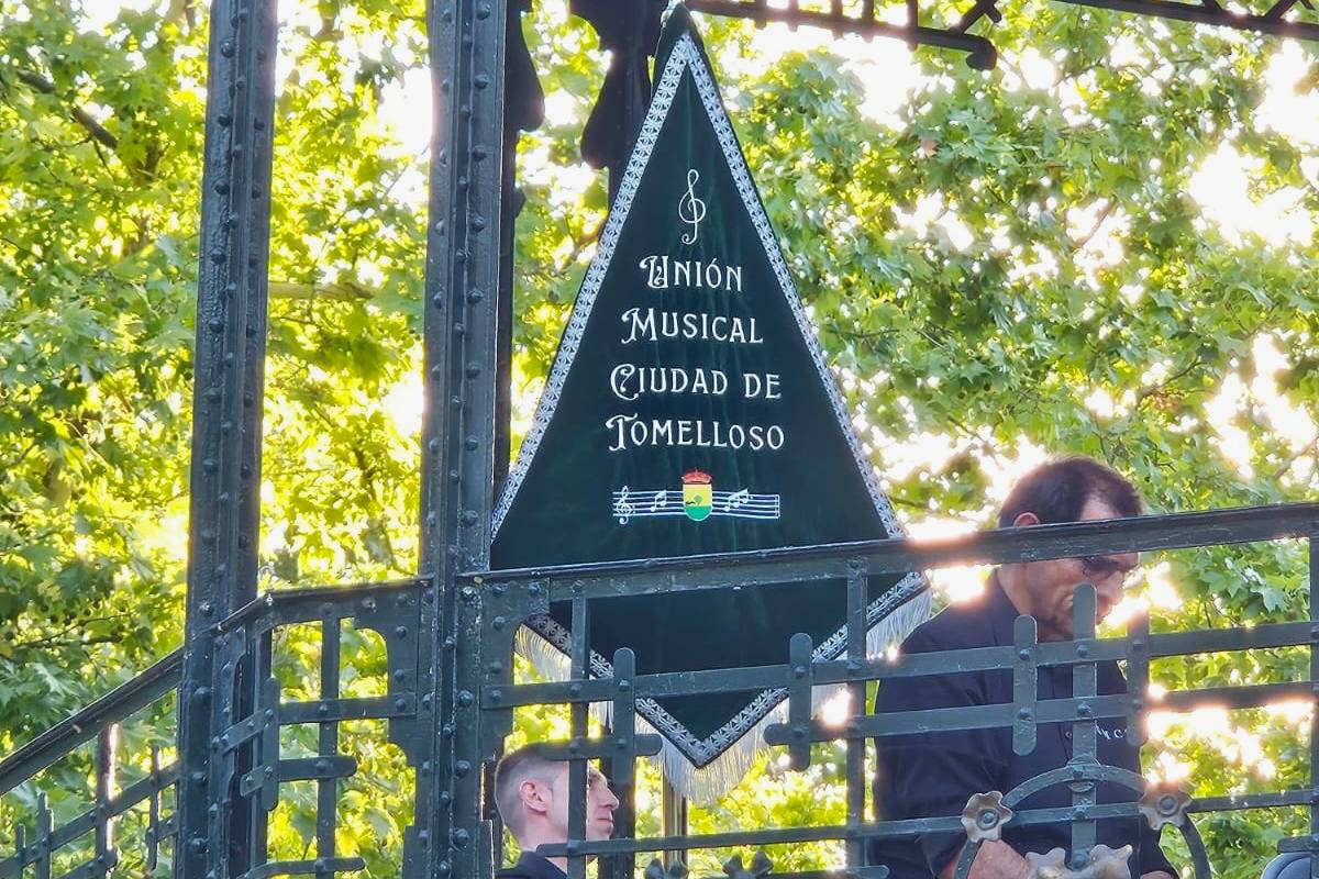 La Unión Musical Ciudad de Tomelloso conquista al público del Retiro con un concierto que terminó con dos bises