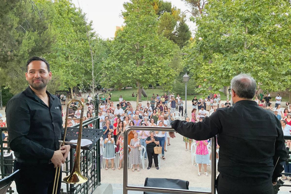 La Unión Musical Ciudad de Tomelloso conquista al público del Retiro con un concierto que terminó con dos bises