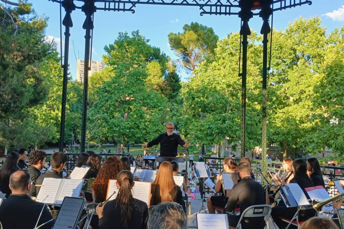 La Unión Musical Ciudad de Tomelloso conquista al público del Retiro con un concierto que terminó con dos bises