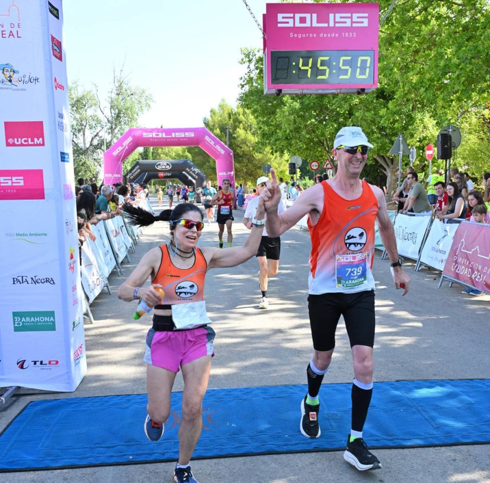 Los Pieles Run de Tomelloso destacan en la 10K de Argamasilla de Alba: nueva victoria de Luisa Becerra y buena participación de grupo