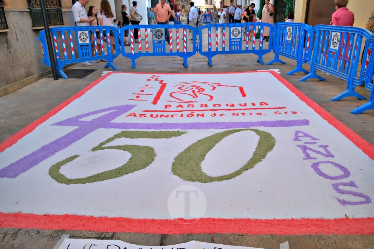 Tomelloso se vuelca con el Corpus Christi entre altares, alfombras y niños de Comunión