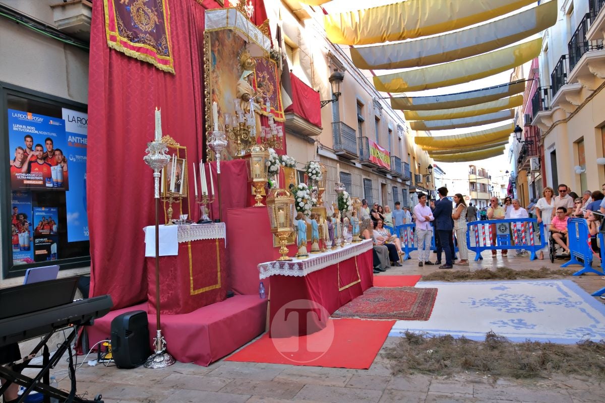 Tomelloso se vuelca con el Corpus Christi entre altares, alfombras y niños de Comunión