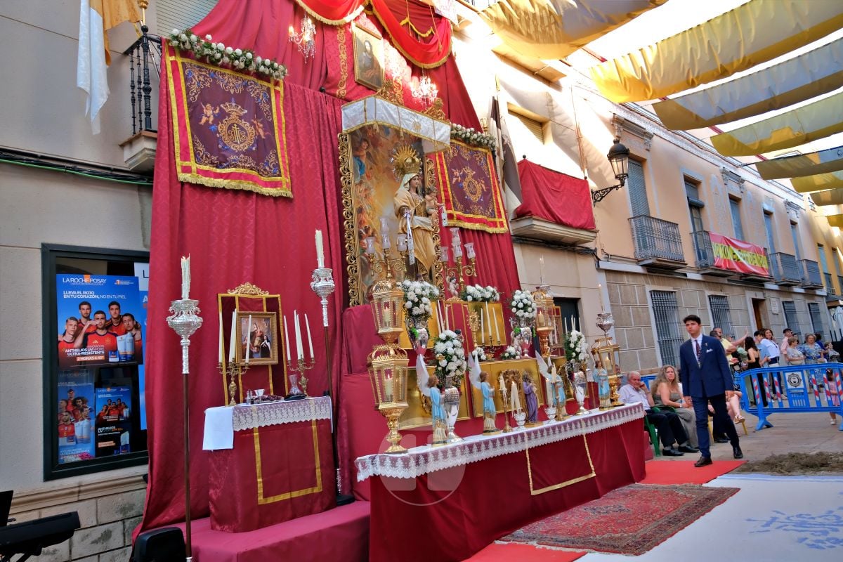Tomelloso se vuelca con el Corpus Christi entre altares, alfombras y niños de Comunión