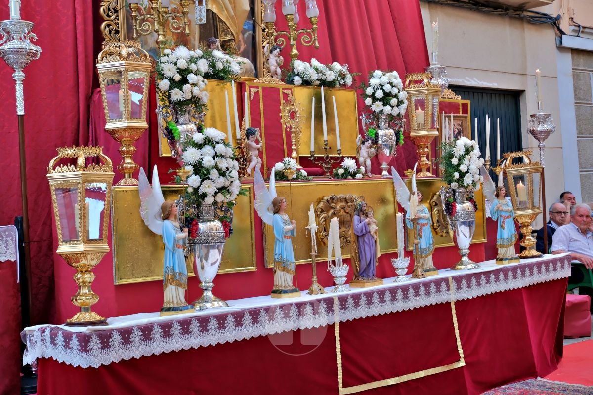Tomelloso se vuelca con el Corpus Christi entre altares, alfombras y niños de Comunión