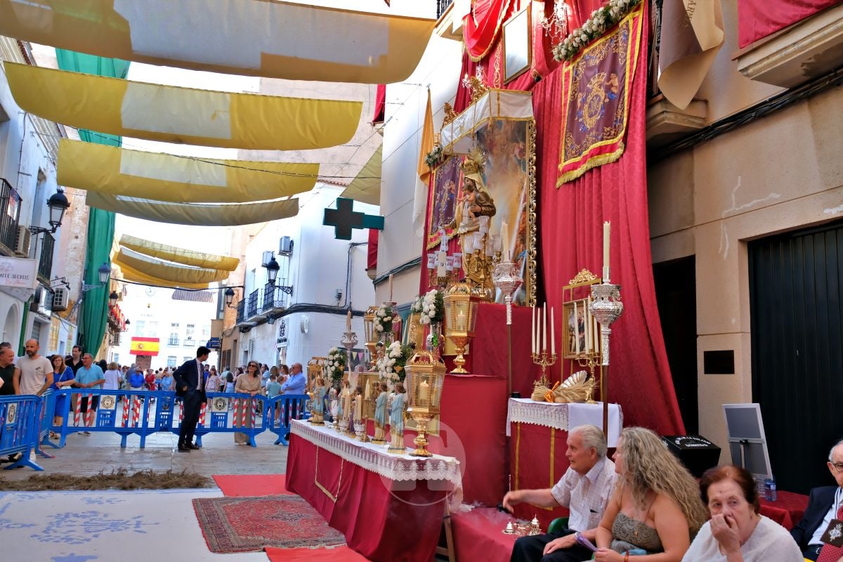 Tomelloso se vuelca con el Corpus Christi entre altares, alfombras y niños de Comunión