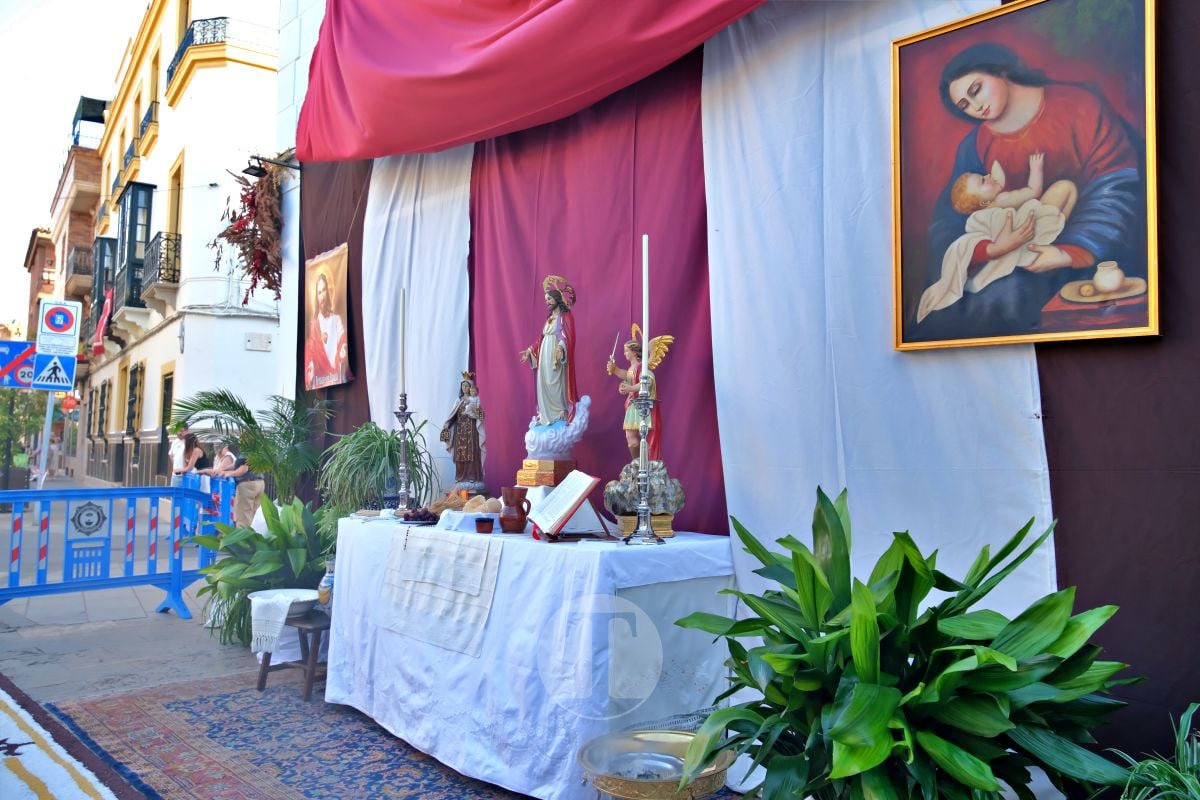 Tomelloso se vuelca con el Corpus Christi entre altares, alfombras y niños de Comunión