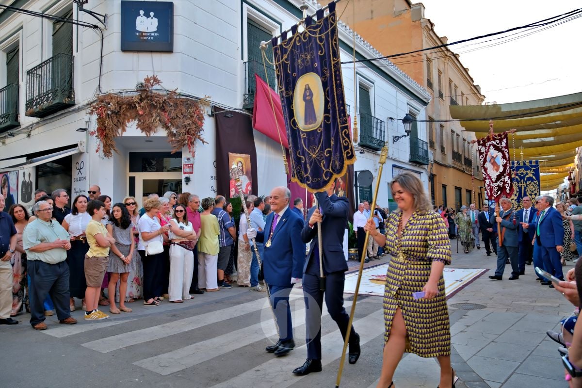 Tomelloso se vuelca con el Corpus Christi entre altares, alfombras y niños de Comunión