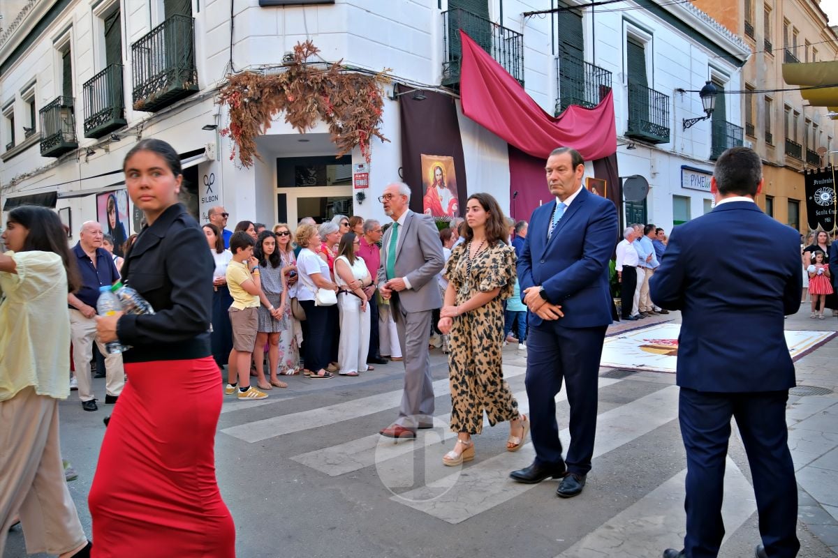 Tomelloso se vuelca con el Corpus Christi entre altares, alfombras y niños de Comunión