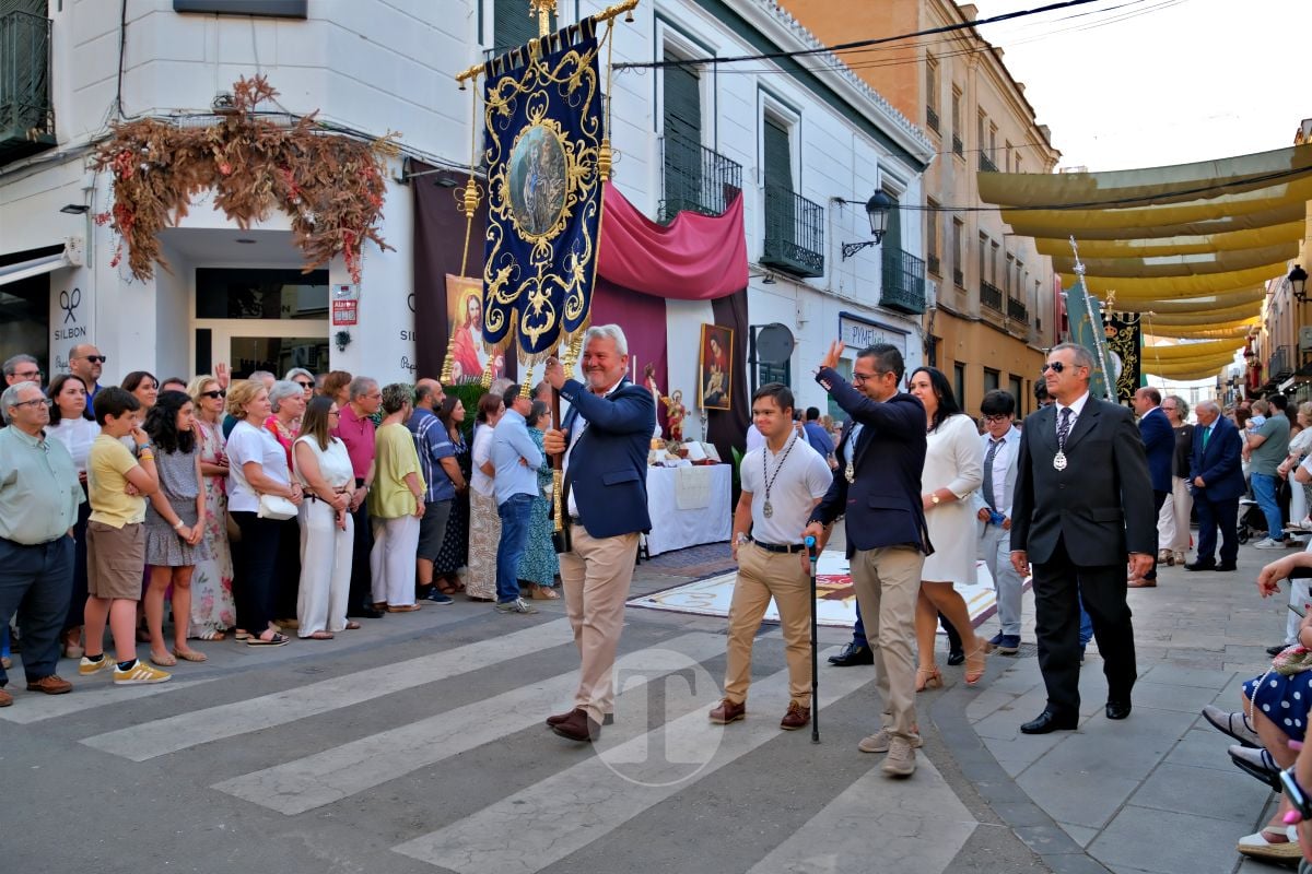 Tomelloso se vuelca con el Corpus Christi entre altares, alfombras y niños de Comunión