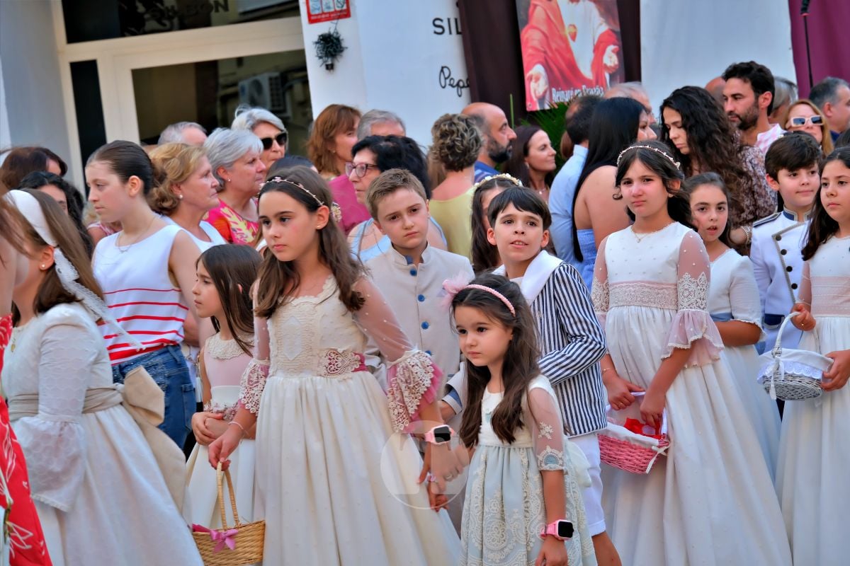Tomelloso se vuelca con el Corpus Christi entre altares, alfombras y niños de Comunión