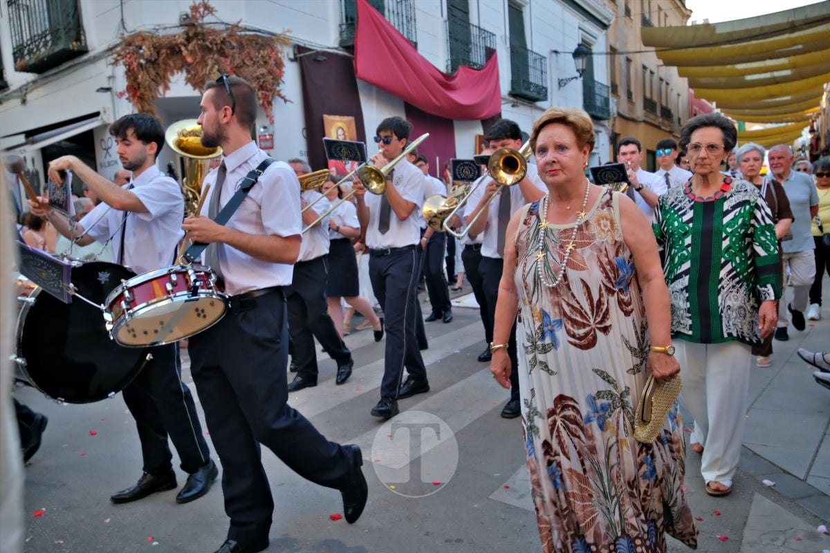 Tomelloso se vuelca con el Corpus Christi entre altares, alfombras y niños de Comunión