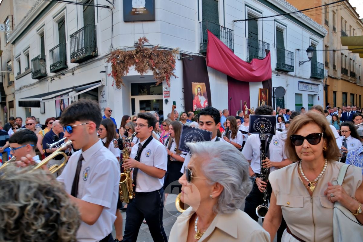 Tomelloso se vuelca con el Corpus Christi entre altares, alfombras y niños de Comunión