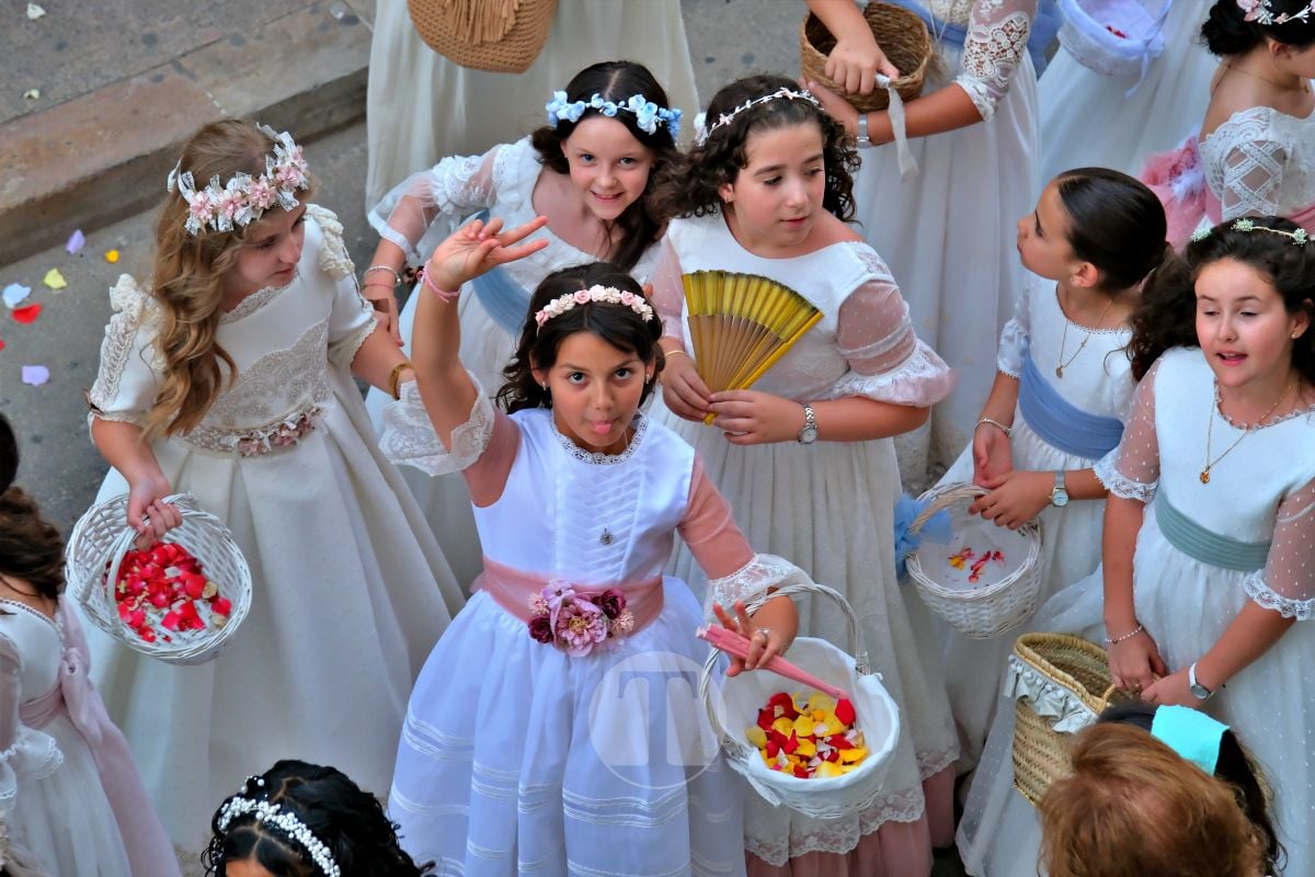 Tomelloso se vuelca con el Corpus Christi entre altares, alfombras y niños de Comunión
