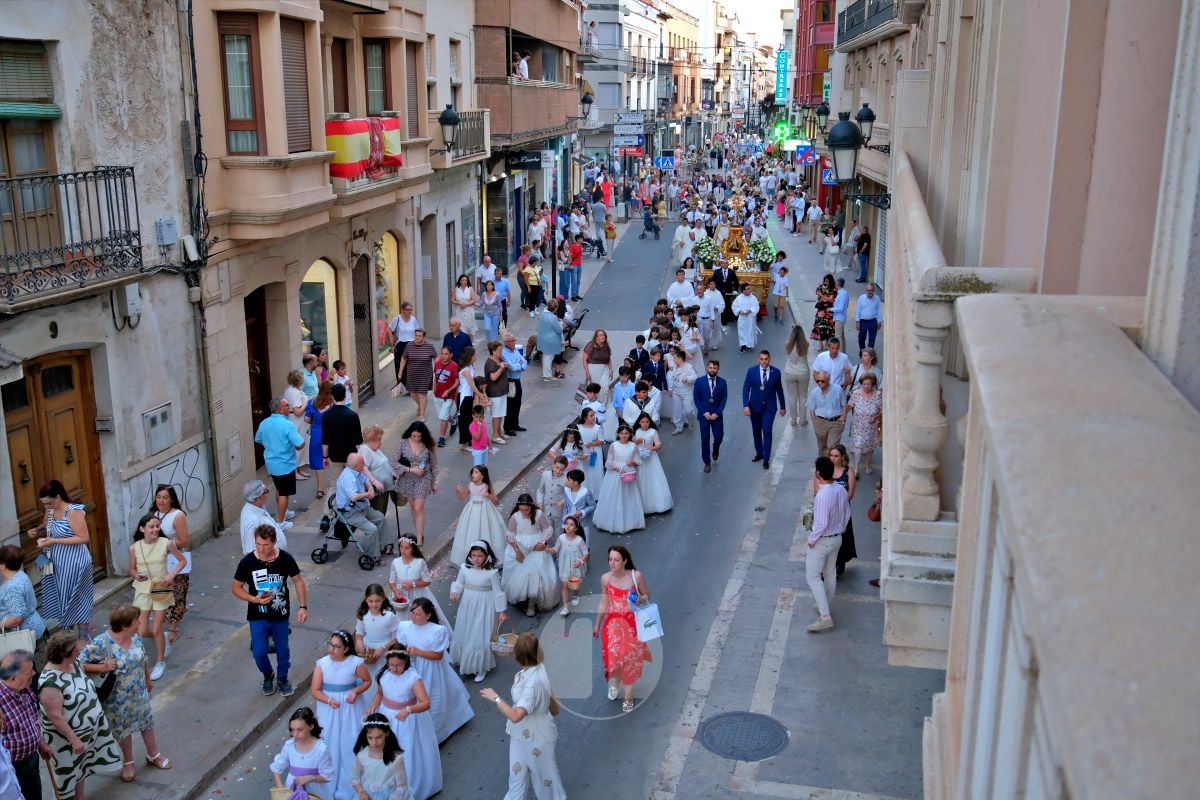 Tomelloso se vuelca con el Corpus Christi entre altares, alfombras y niños de Comunión