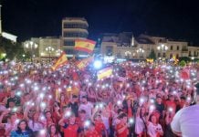 Tomelloso celebra a lo grande el Mundial de España con una Plaza de España abarrotada