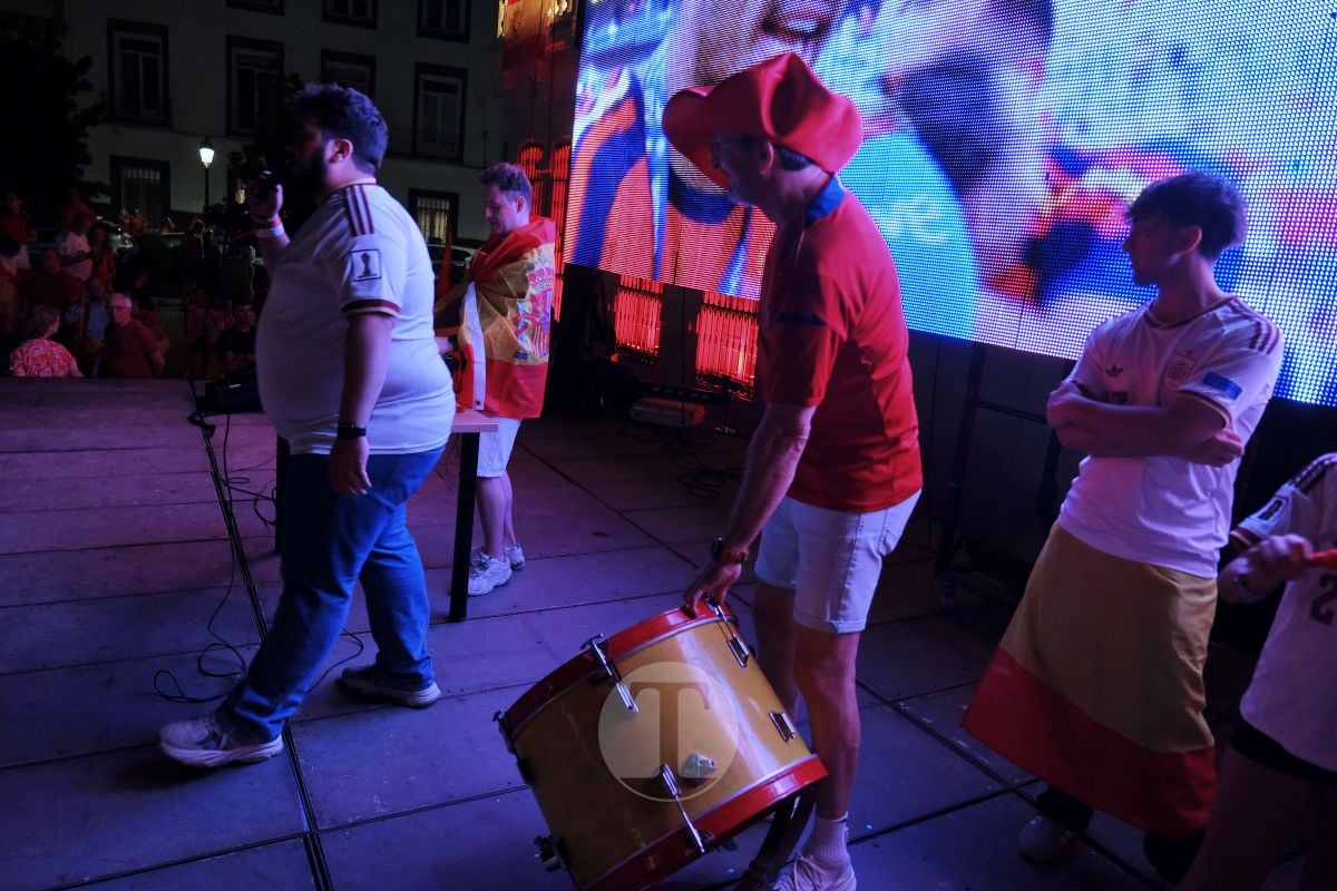 Tomelloso celebra a lo grande el Mundial de España con una Plaza de España abarrotada