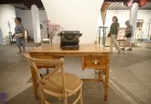 Tapicería, manualidades y creatividad en la exposición de los talleres de Acción Comunitaria en Tomelloso