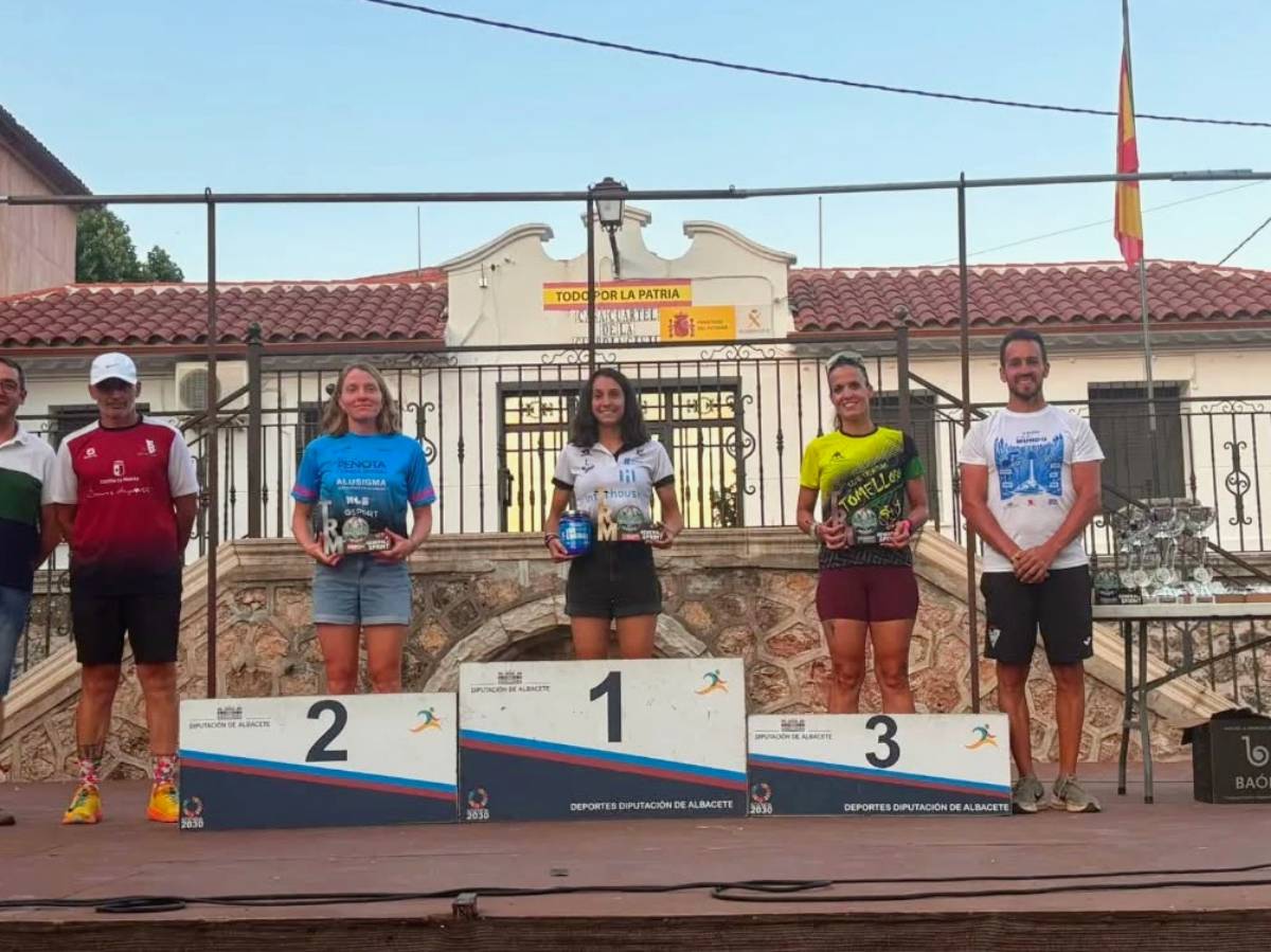 Laura Gallego vuelve a brillar en la distancia sprint con un tercer puesto en el II Triatlón Río Mundo