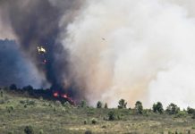 El incendio de La Mierla alcanza las 5.400 hectáreas y obliga a evacuar a unas 600 personas de doce localidades