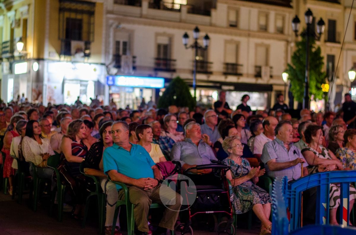 Chemi se gana a la Plaza de España en una noche de Feria en Tomelloso