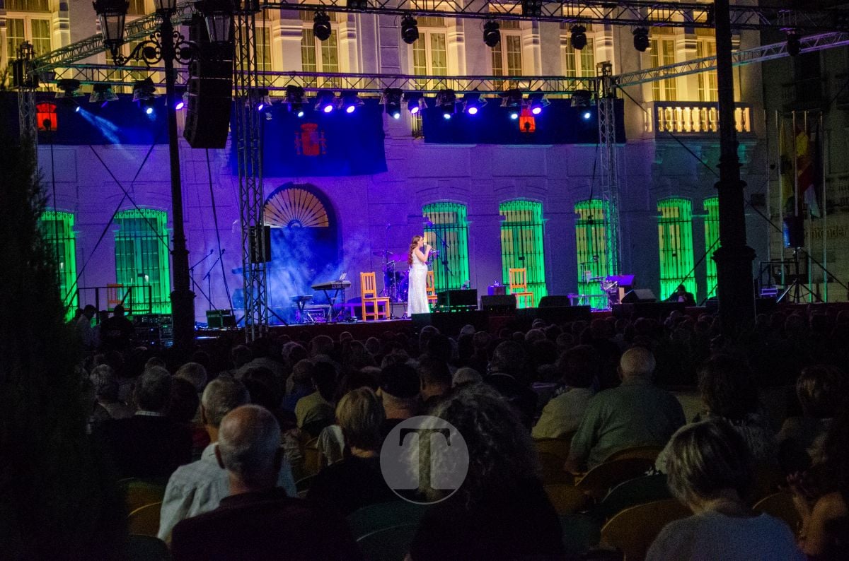 Chemi se gana a la Plaza de España en una noche de Feria en Tomelloso
