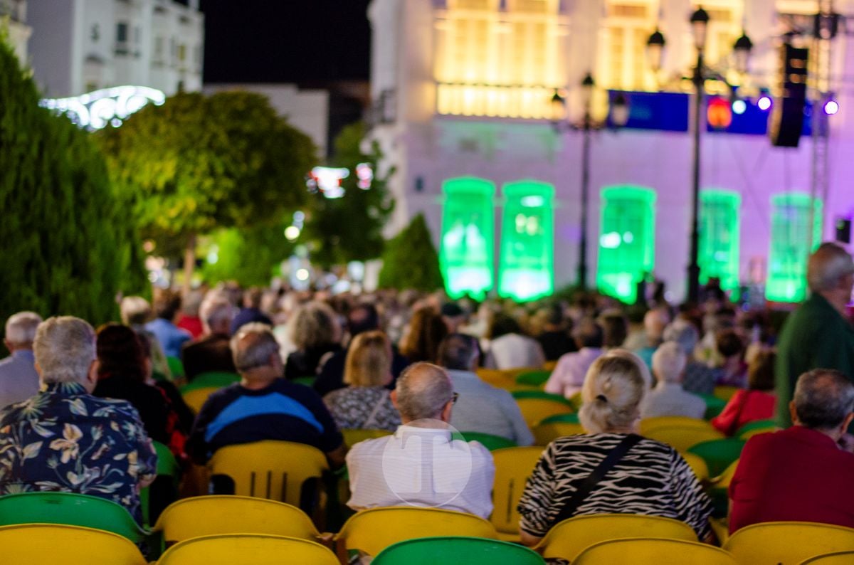 Chemi se gana a la Plaza de España en una noche de Feria en Tomelloso