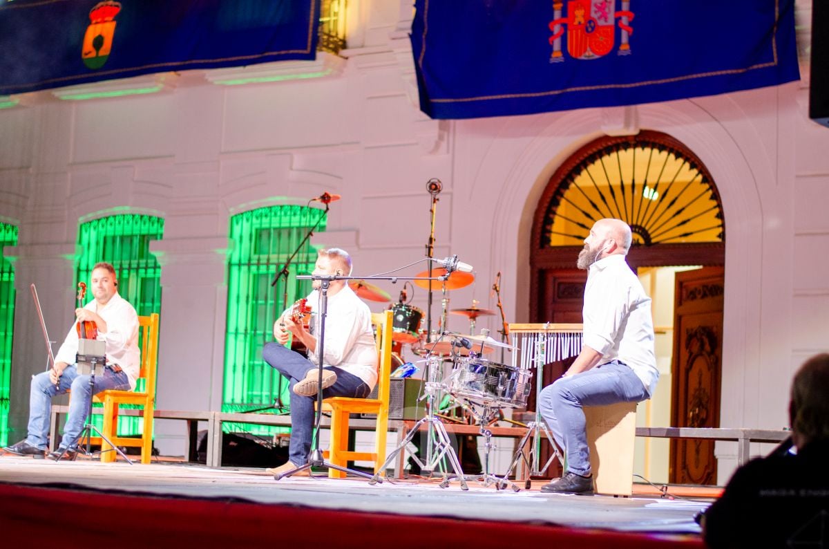 Chemi se gana a la Plaza de España en una noche de Feria en Tomelloso