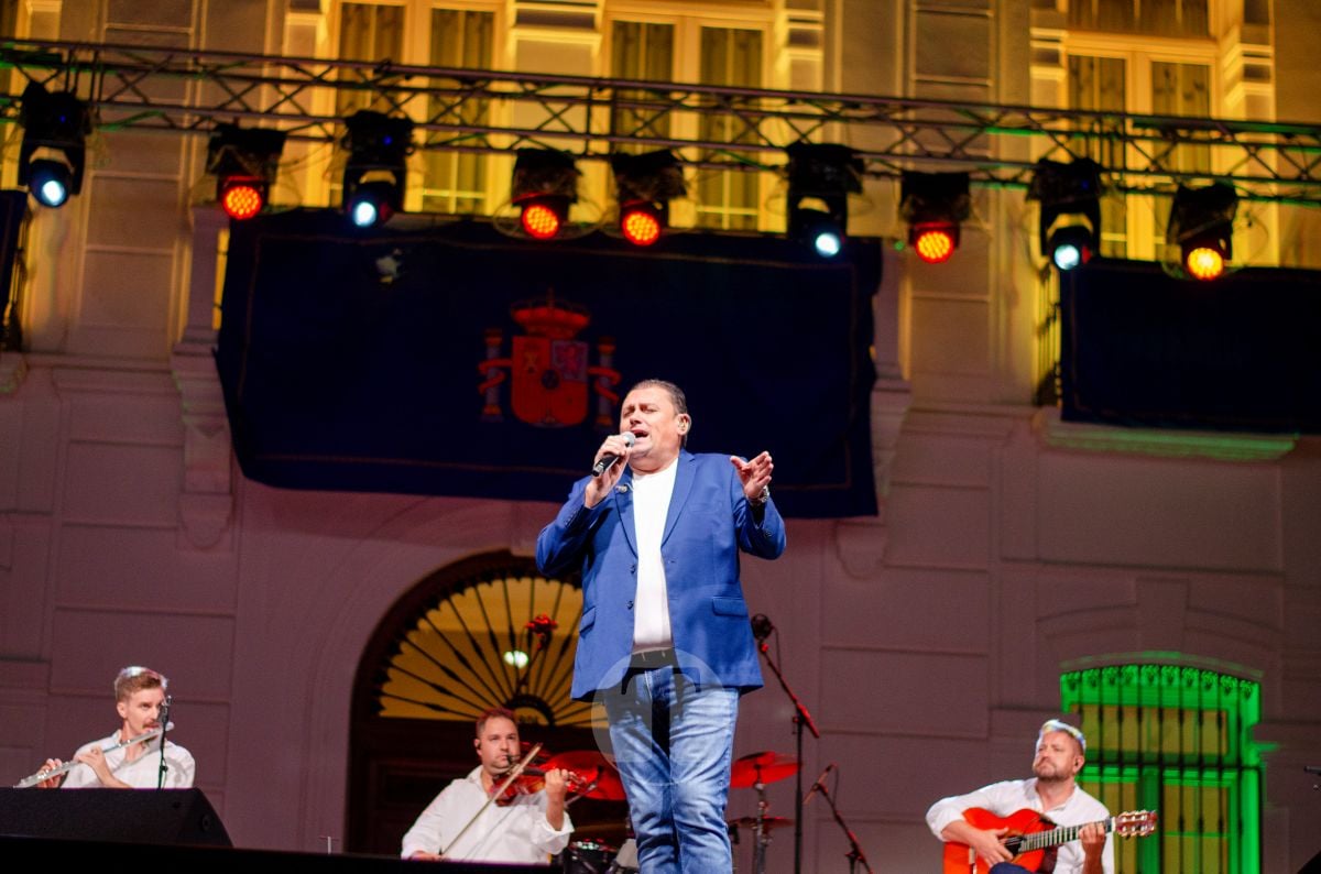 Chemi se gana a la Plaza de España en una noche de Feria en Tomelloso