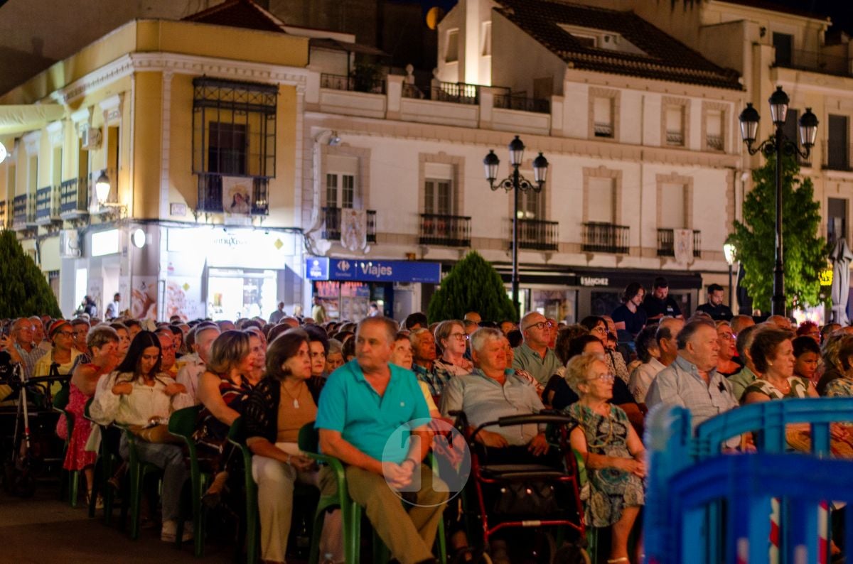 Chemi se gana a la Plaza de España en una noche de Feria en Tomelloso