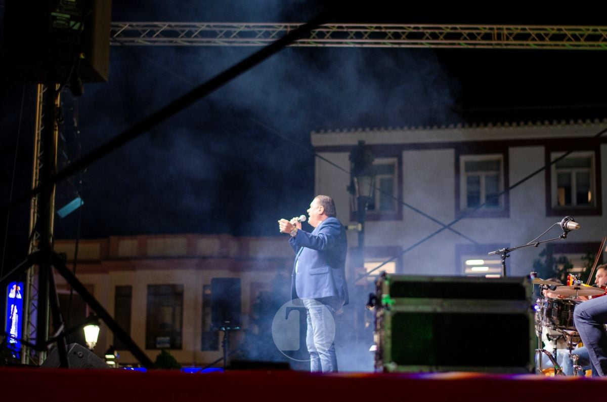 Chemi se gana a la Plaza de España en una noche de Feria en Tomelloso