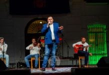 Chemi se gana a la Plaza de España en una noche de Feria en Tomelloso